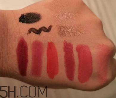 unny卸妆水和蓓昂斯哪个好?unny卸妆水和蓓昂斯对比